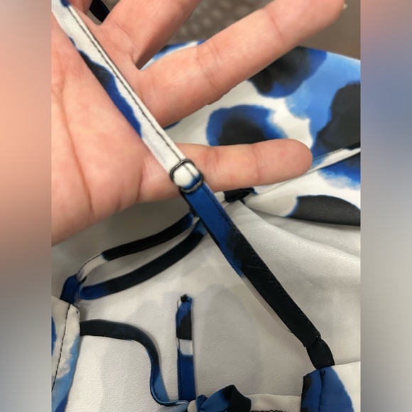 Cutout blouse - Picture 3 of 5